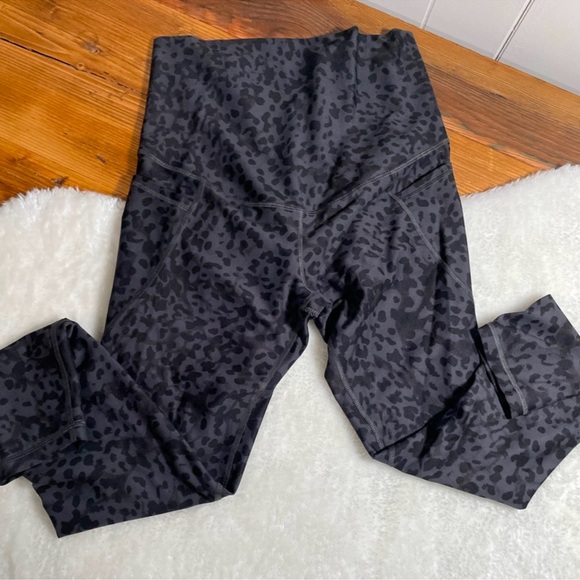 Old Navy Maternity Full-Panel PowerSoft Side Pocket 7/8 Length Legging Leopard S - Picture 5 of 8